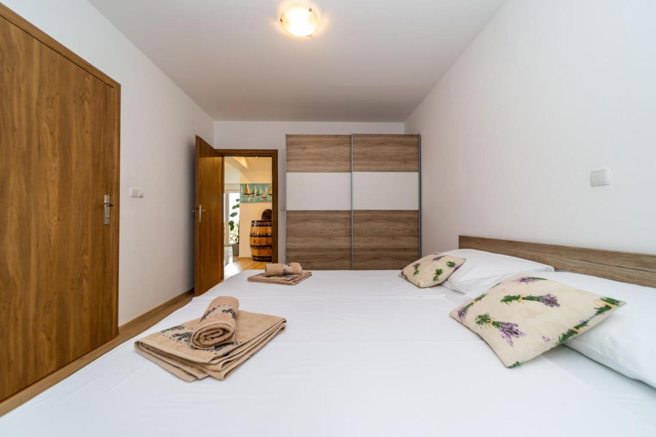 Apartmani Pero Dido Banjol Exterior foto